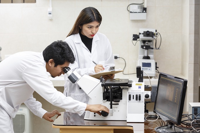 científicos, laboratorio, investigación, Perú